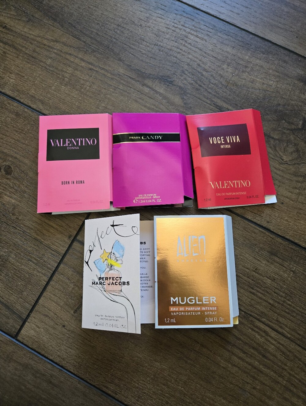 KissMe Mini Mirror + Perfume Sample Bundle - Picture 6 of 6